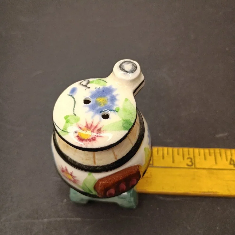 Vtg Napco Ceramics Pot Belly Stove Salt or Pepper Shaker Set Japan
